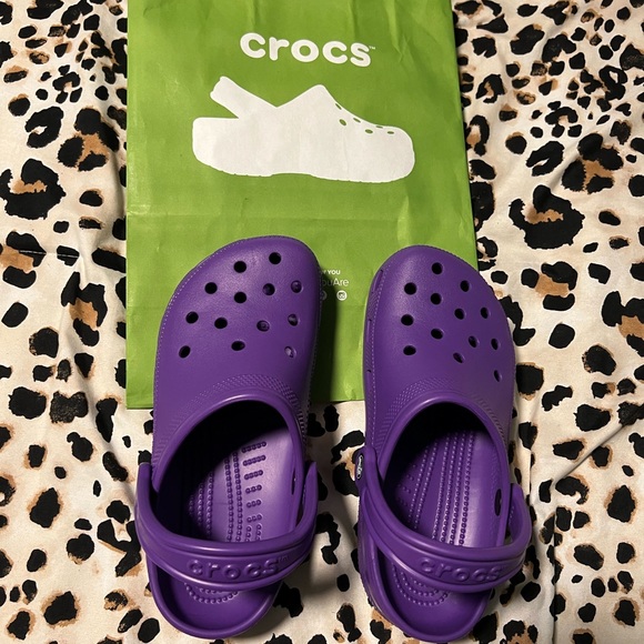 CROCS Shoes - ❗️Final Sale❗️Crocs color purple size W7 M5